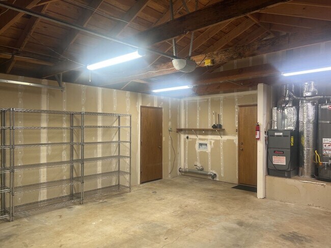 Building Photo - 2149 Woodcrest Ct