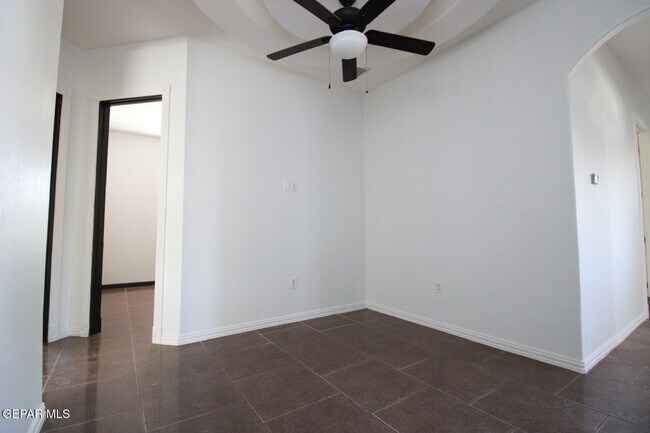 Building Photo - 561 Agua De Mar