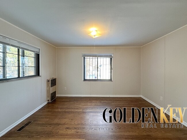 Building Photo - AVAILABLE NOW Home in University District ...