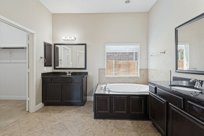 Building Photo - 594 Louder Way