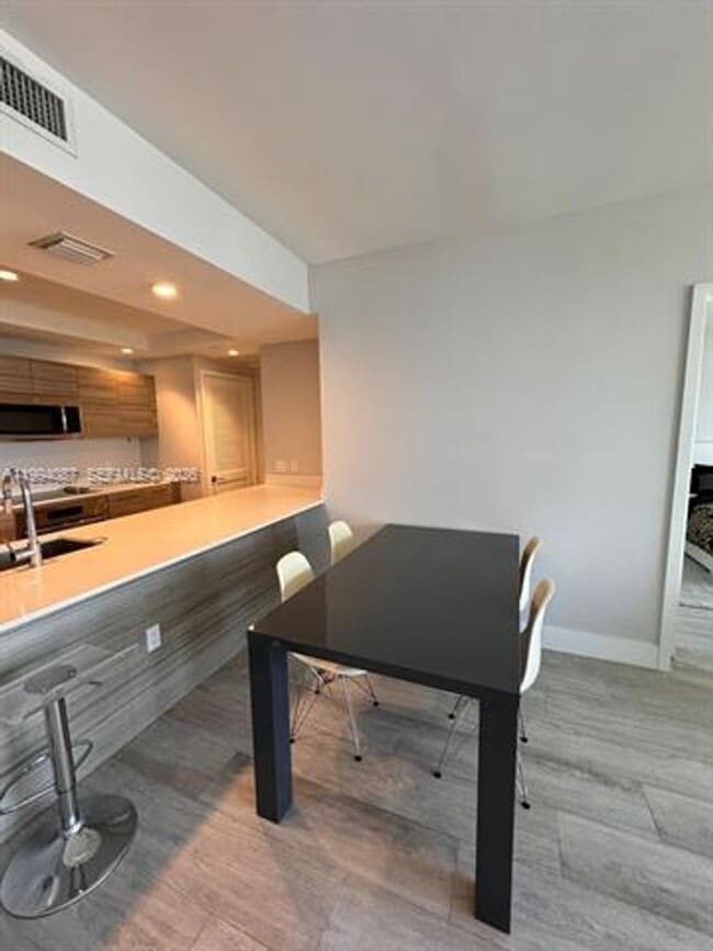 Building Photo - 121 NE 34th St