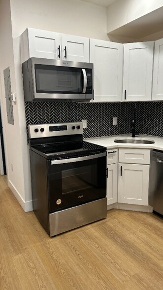 Building Photo - 3327 N American St