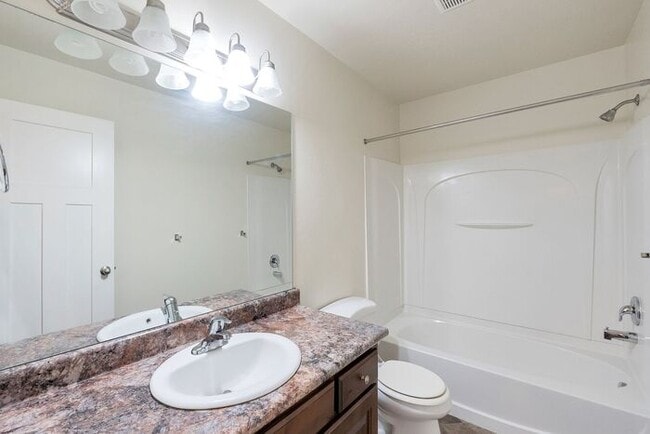 Building Photo - Gorgeous Provo Townhome