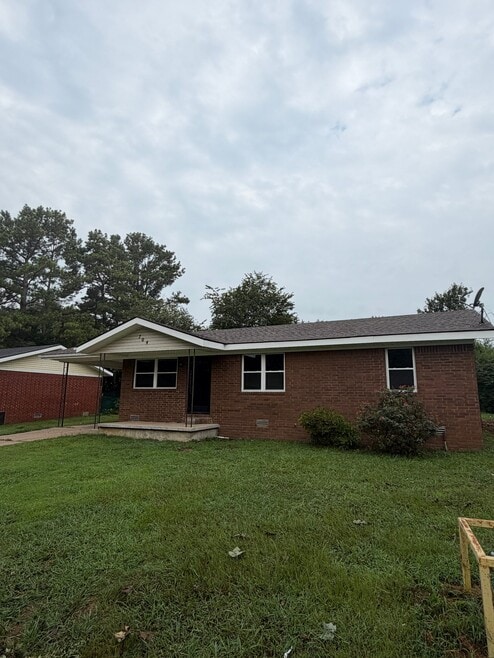Building Photo - 704 Cedar Dr