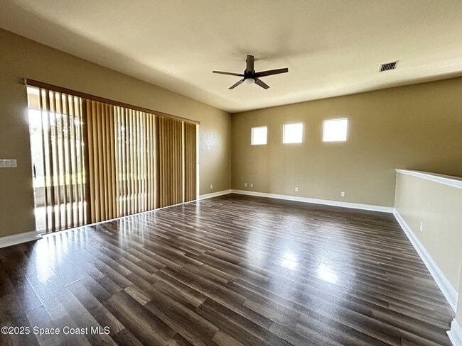 Building Photo - 1215 Clubhouse Dr