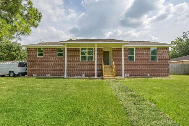 Primary Photo - 5915 Ludington Dr
