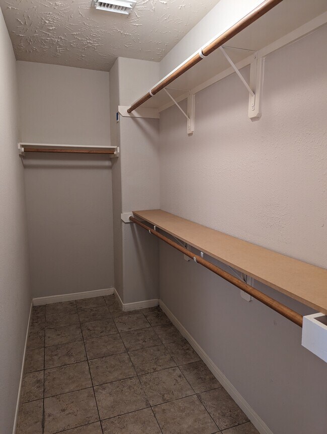 Large walk-in closet - 5910 Hollister Cole