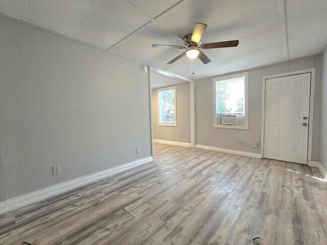 Building Photo - 2219 Everett St