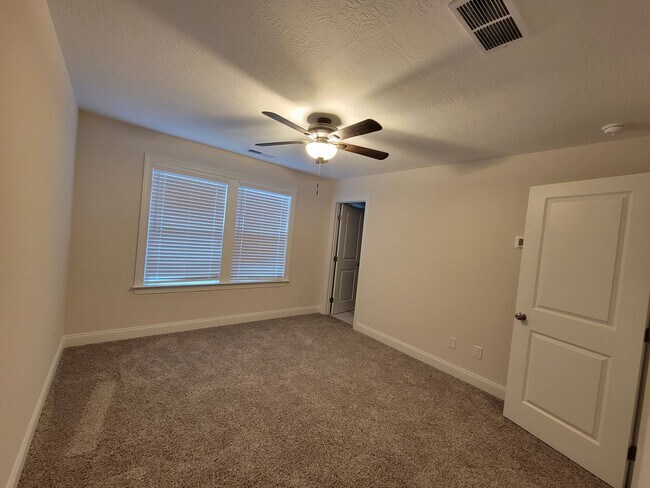 Building Photo - 178 Village Run