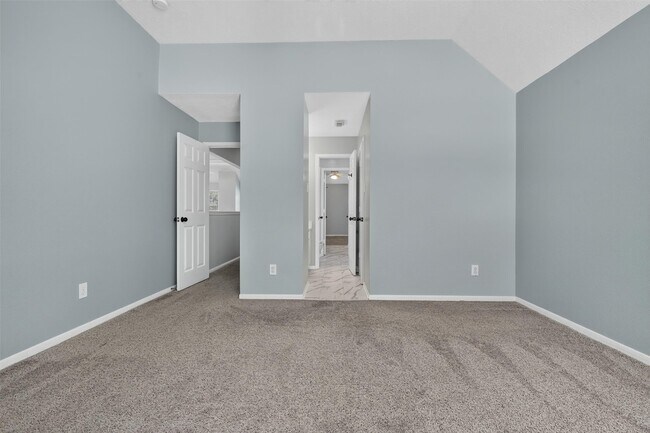 Building Photo - 108 Oak Creek Ln