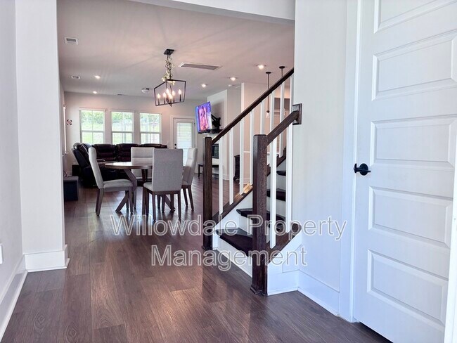 Building Photo - 2033 Florine Dr