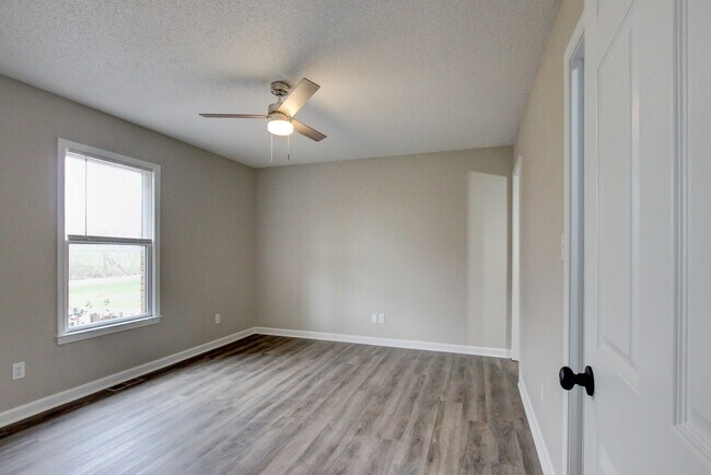 Building Photo - 2481 Clarksville Rd