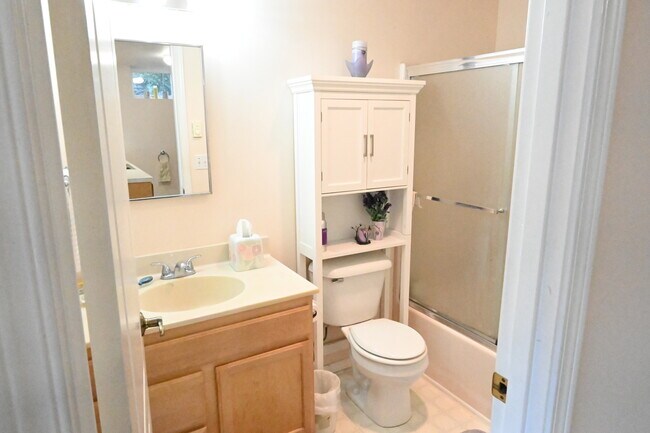 Building Photo - 6246 NE Eagle Harbor Dr