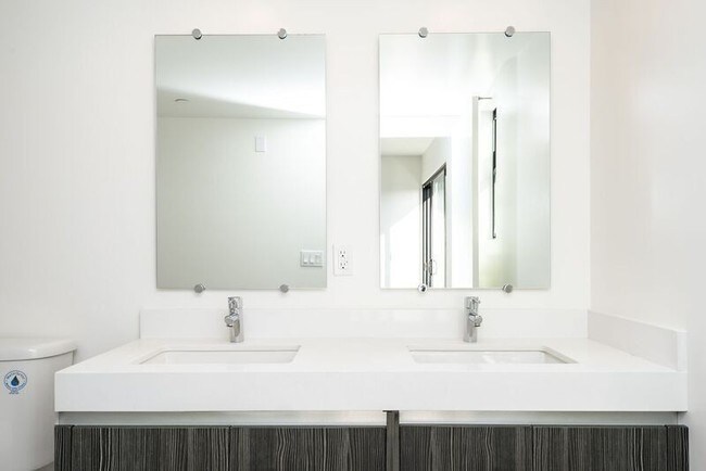 Building Photo - 748 Wilcox Ave