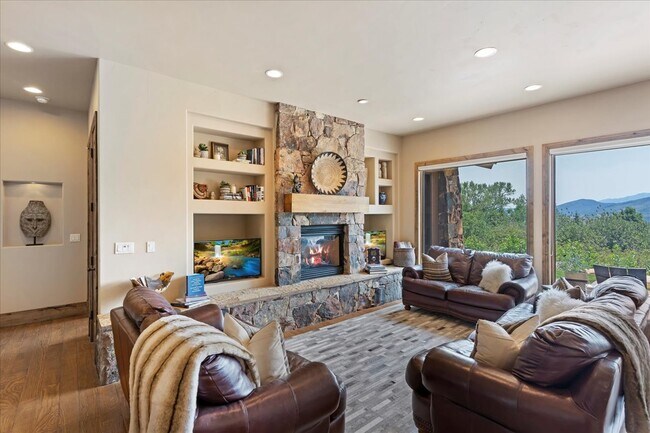 Building Photo - 4378 Sunrise Dr