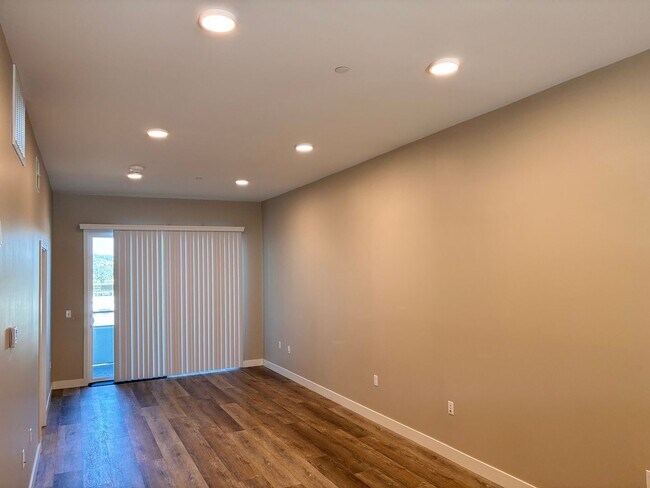 Building Photo - 2 Bed 2 Bath for Rent in Escondido