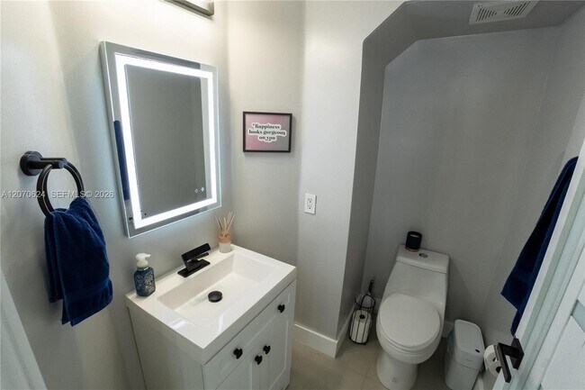 Building Photo - 7333 NW 113th Ct