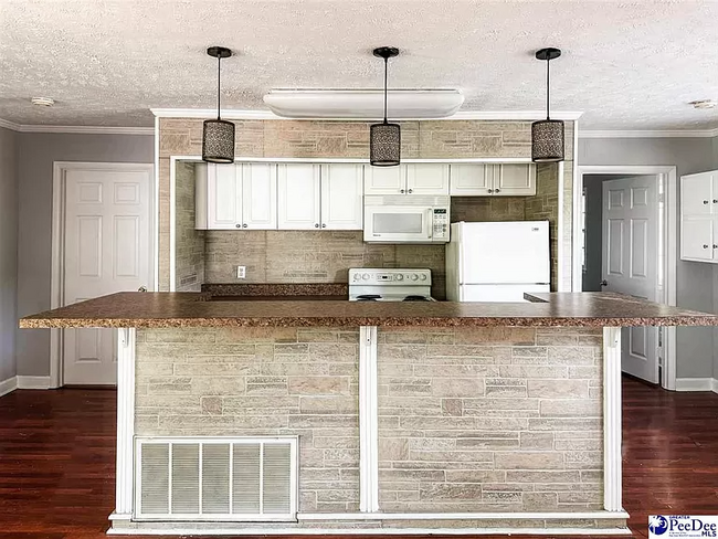 Building Photo - 303 Gator Lake Ct