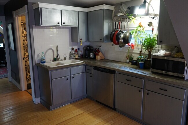 Kitchen - 2165 S Allis St