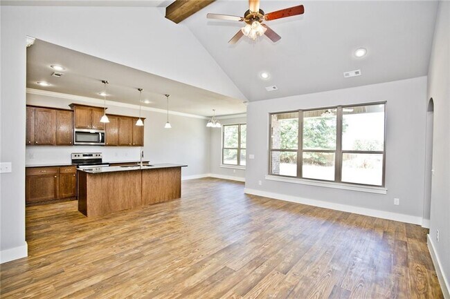 Building Photo - 207 Alder St