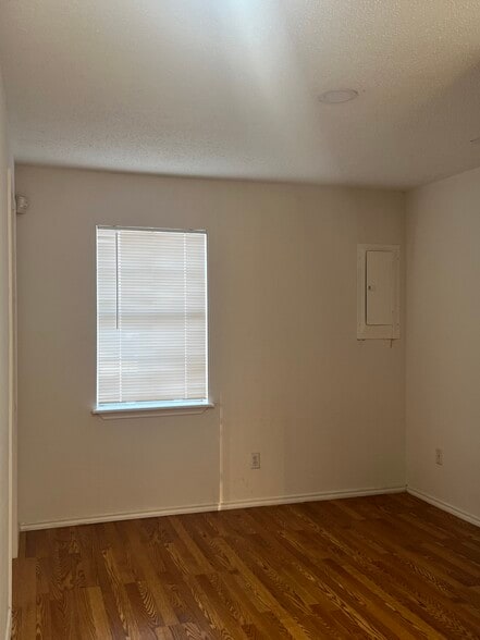 Building Photo - 702 S Arroyo Blvd