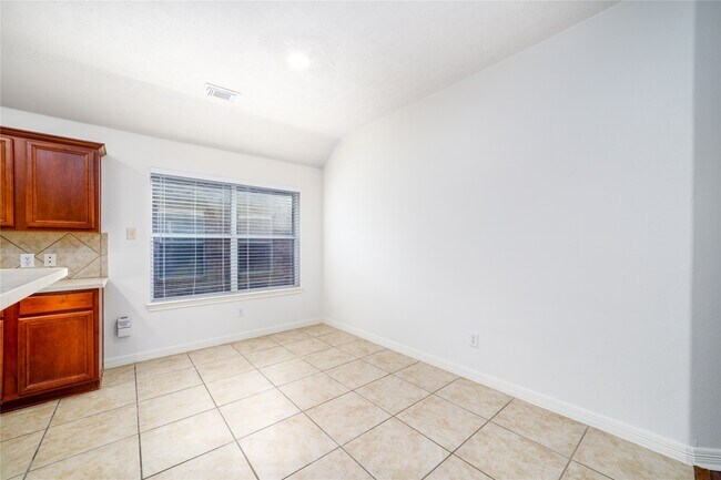 Building Photo - 16727 Great Oaks Glen Dr