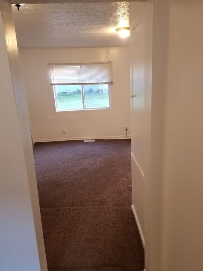 Building Photo - 2 Bedroom with finished basement!!!