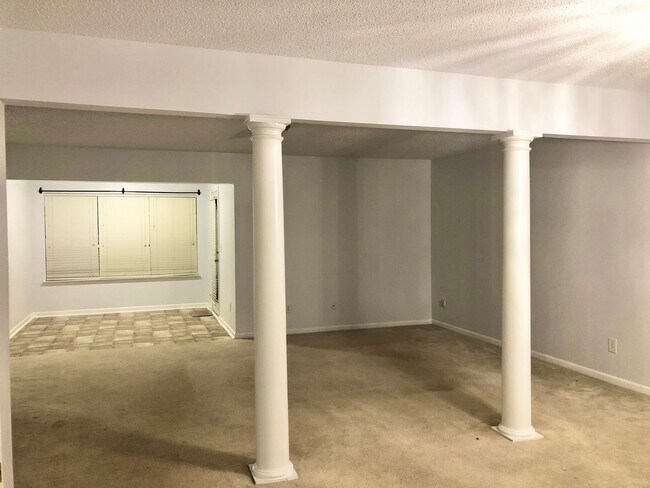 Building Photo - Beautiful Single Family Home | 3 BR/2.5BA |Open Layout + Prime Location