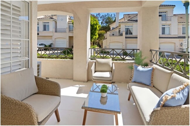 Building Photo - Fully Furnished Short Term Ocean Close Rental
