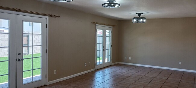 Building Photo - Beautifully Crafted 3 Bed 2 Bath Home in T...
