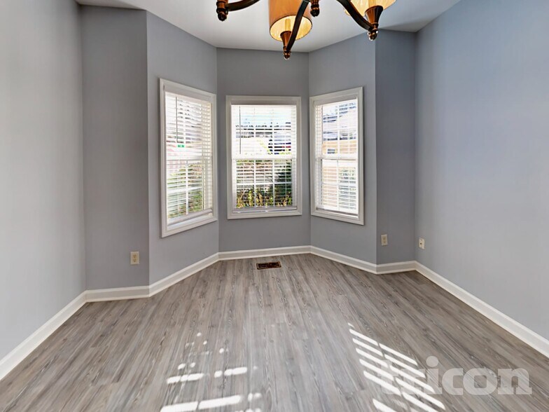 Building Photo - 117 Weatherford Way
