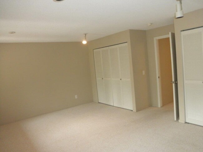 Building Photo - 3BED/3BATH Townhome in Wood Creek Communit...