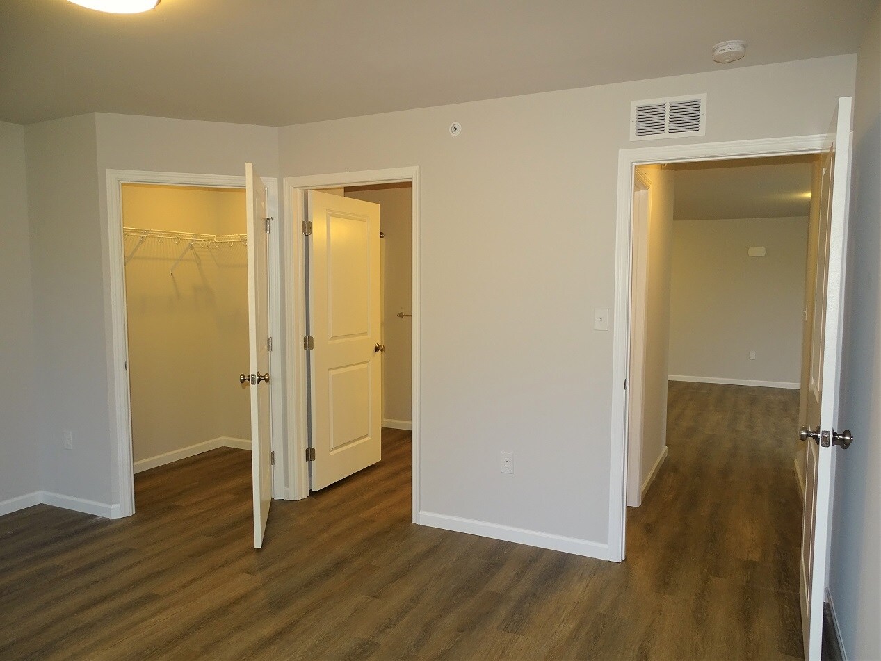 Building Photo - 14 Cobblestone Ct