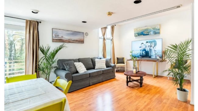 Building Photo - 2 Newtown Turnpike