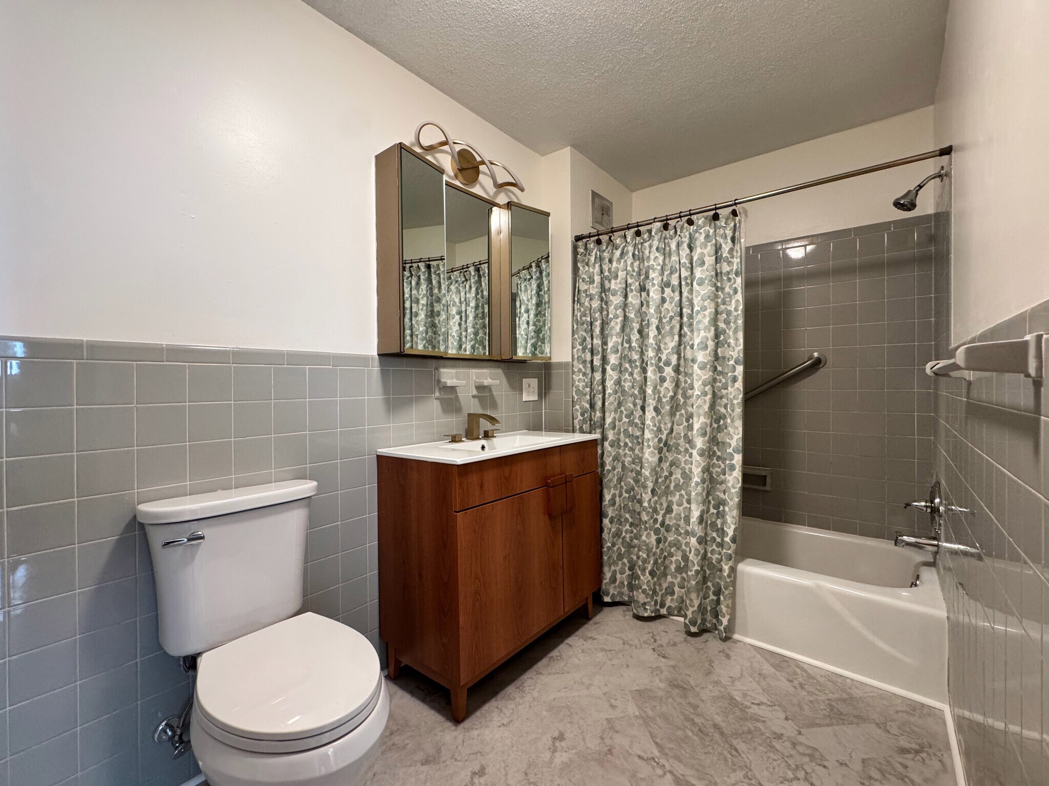 Building Photo - 32 Park Avenue Ct