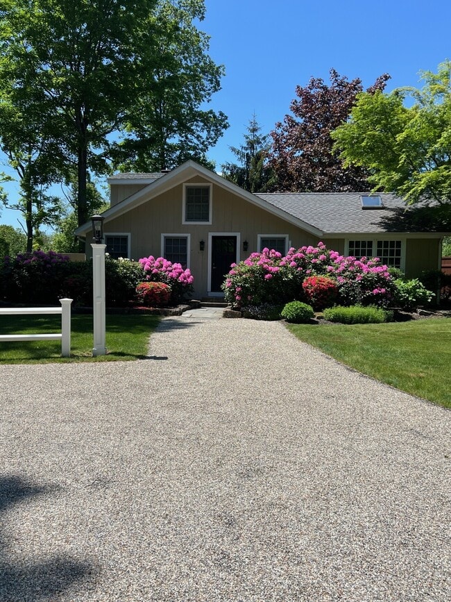 Primary Photo - 30 Whiting Farm Rd
