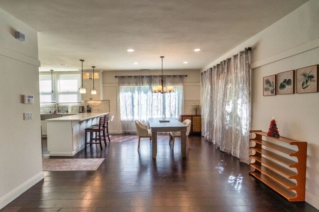 Building Photo - 6407 Dix St