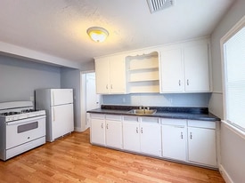 Building Photo - 118 Sheldon Ter