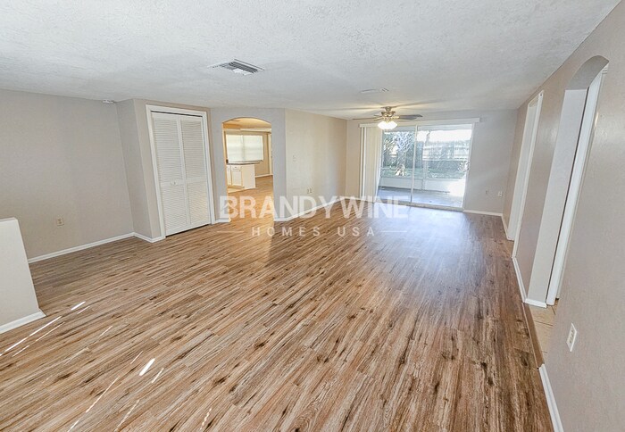 Building Photo - 7815 Treasure Pointe Dr