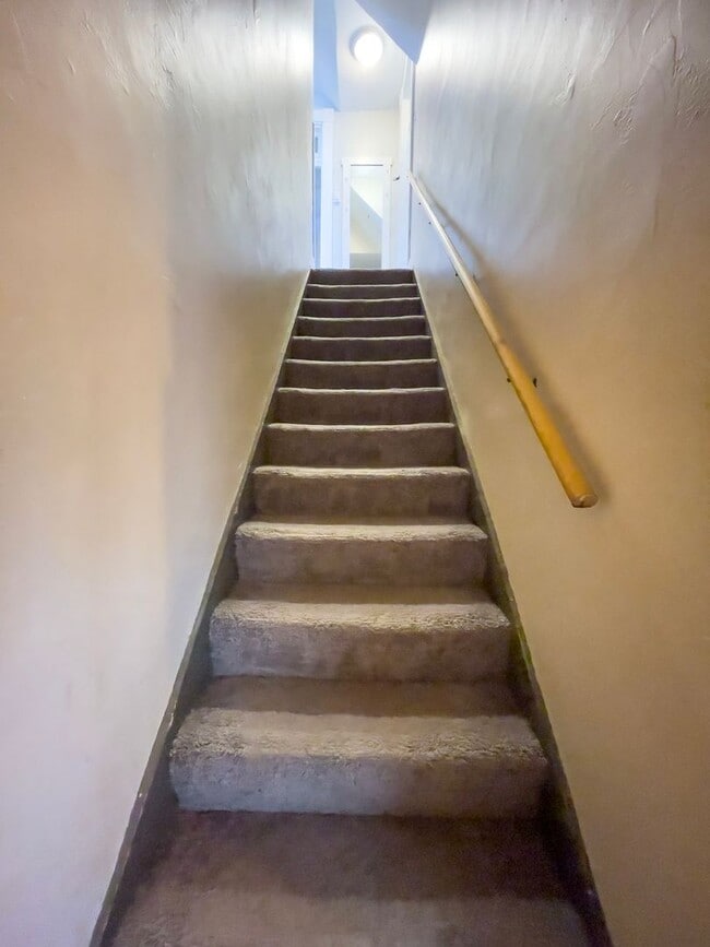 Building Photo - Dishwasher Included