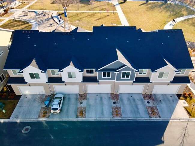 Building Photo - 347 W 410 N St