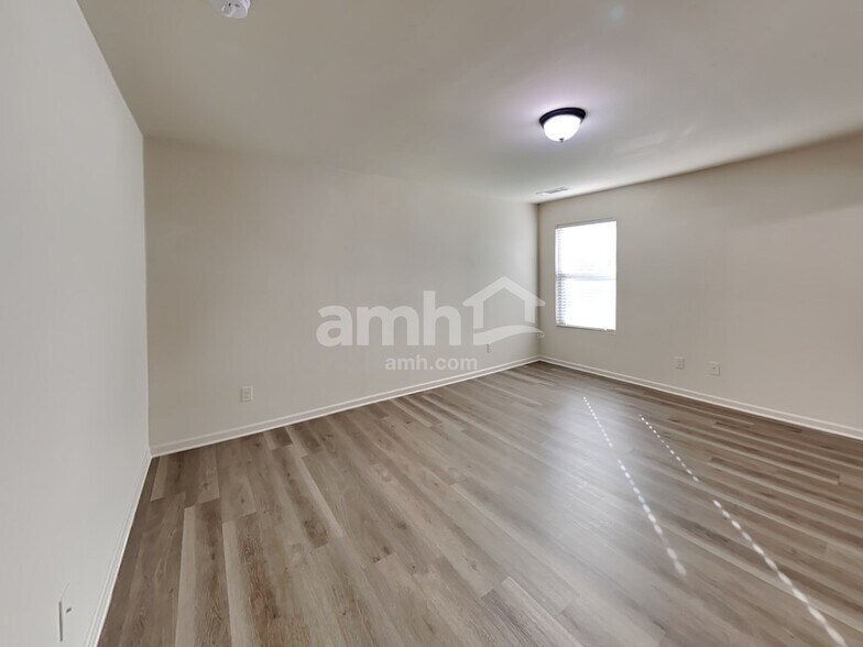 Building Photo - 4025 Clay Ct SE