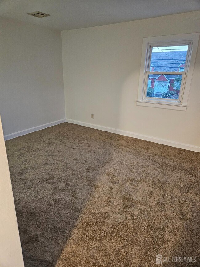 Building Photo - 33 Avenel St