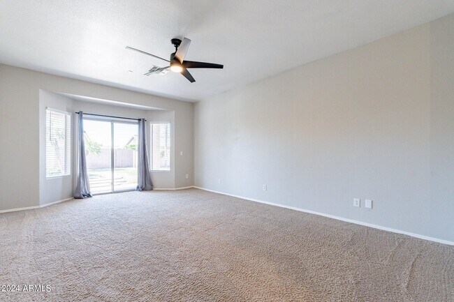 Building Photo - 1245 E San Carlos Way
