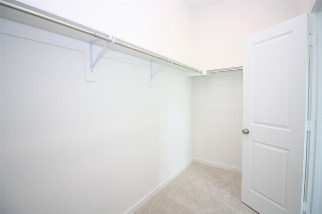 Building Photo - 6527 Scarlet Pond Ln