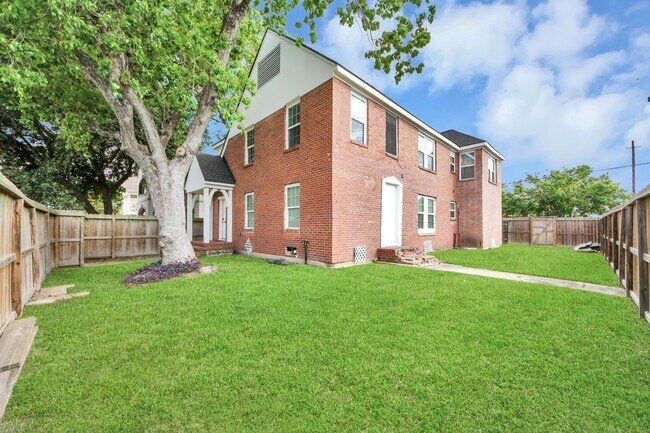 Building Photo - 2919 Rosedale St