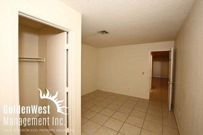 Building Photo - Charming 2Bdm 2Ba Condo in Las Vegas - MI ...