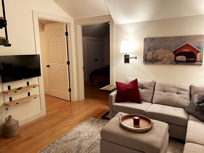 Living Room - 15 Coopers Lndg