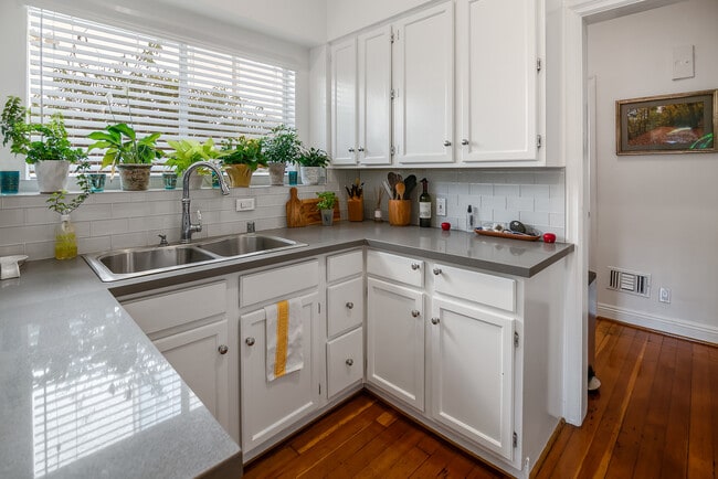 Building Photo - 458 S Bedford Dr