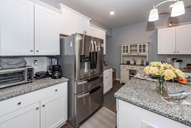 Building Photo - 4 Bedroom, 3.5 Bathroom Home in Summers Co...